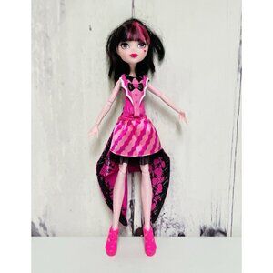Monster High Doll Mattel 2015 Draculaura Ghoul To Bat